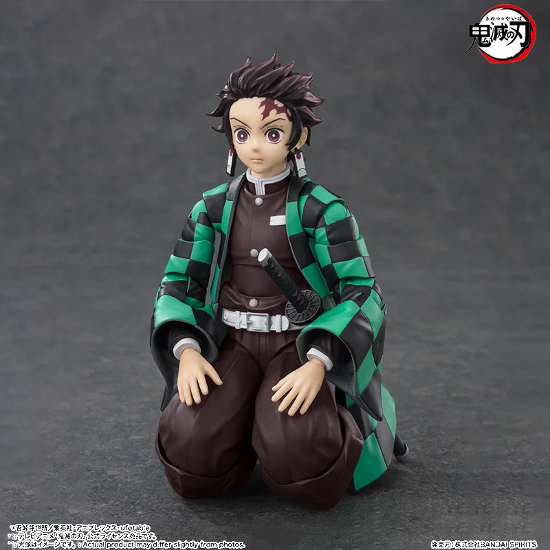 Bandai Genuine Demon Slayer Model Kit Anime Figures SHF Kamado Tanjirou Action Figure Collection Model for Children's Toys Gifts
