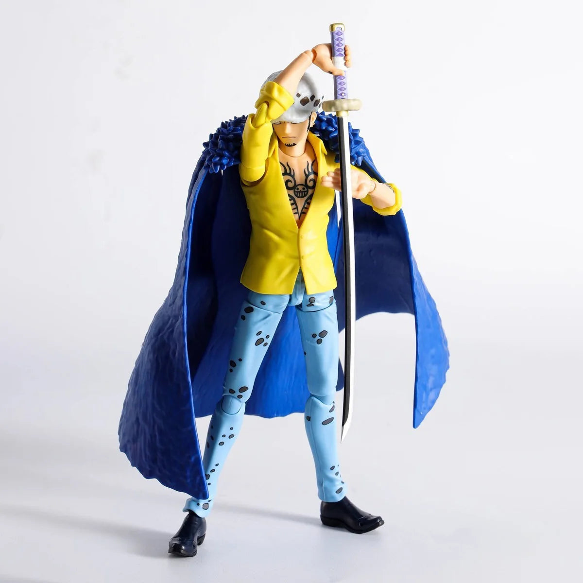 Bandai Genuine One Piece Model Kit SHF Trafalgar D Water Law Joints Movable Action Figure Collection Model Toys Christmas Gifts