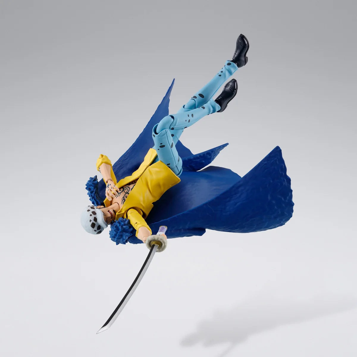 Bandai Genuine One Piece Model Kit SHF Trafalgar D Water Law Joints Movable Action Figure Collection Model Toys Christmas Gifts