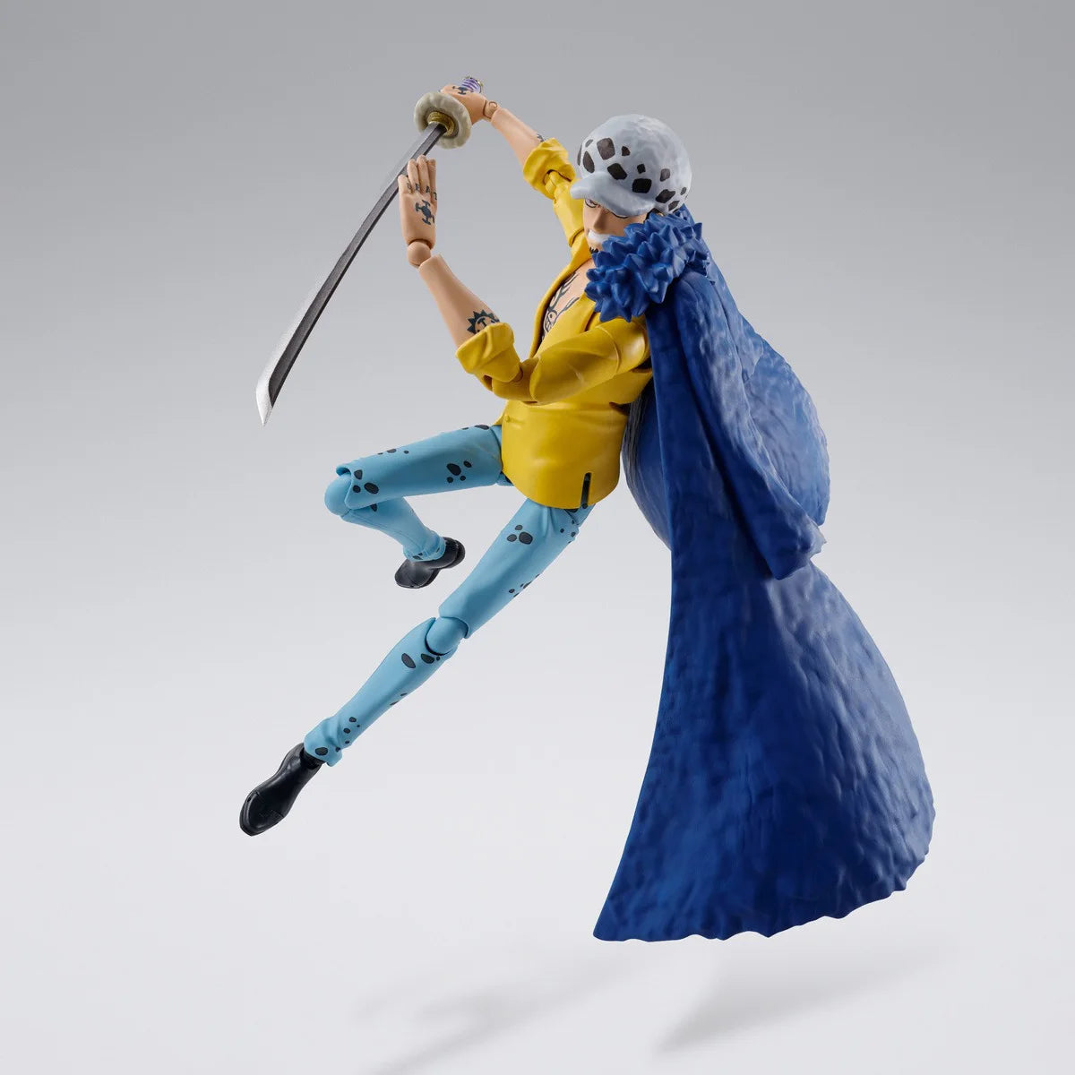Bandai Genuine One Piece Model Kit SHF Trafalgar D Water Law Joints Movable Action Figure Collection Model Toys Christmas Gifts